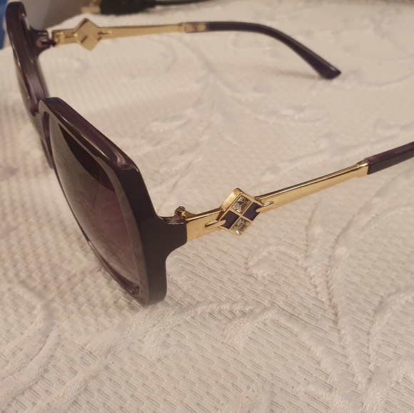 Lucky Leaf Square Oversized Purple Sunglasses - Picture 5 of 10